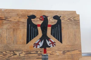 Aufgebauter Adler