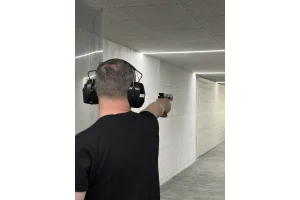 Heiko Dörr schießt Sportpistole